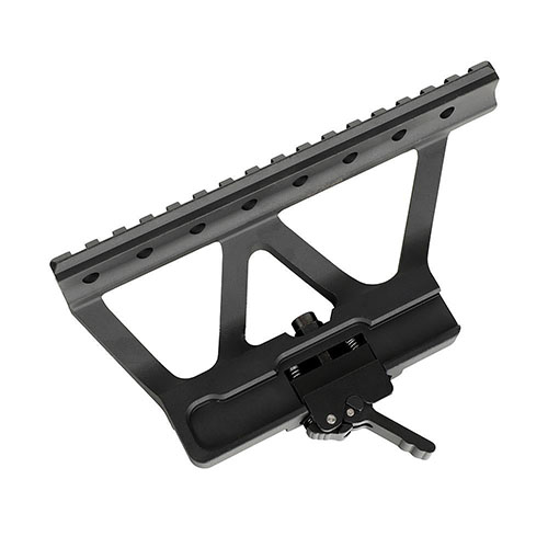 Uppgradera din skjutupplevelse med AK Picatinny QD Side Mount som erbjuder stabilitet, snabb installation och förbättrad träffsäkerhet för AK-47 och AK-74.